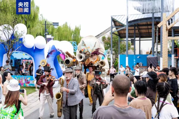 申银策略 第十二届乌镇戏剧节开幕 25部中外剧目开演
